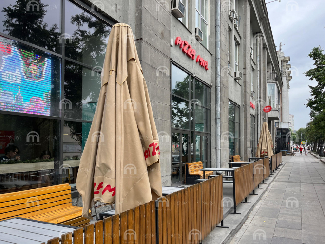 Зонт квадратный на центральной опоре